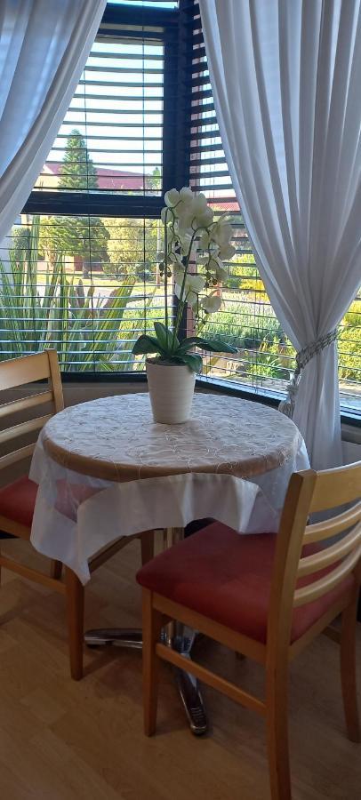The Wooden Leg Guesthouse Kleinmond Exterior photo