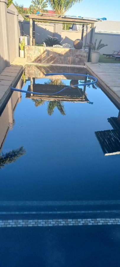 The Wooden Leg Guesthouse Kleinmond Exterior photo