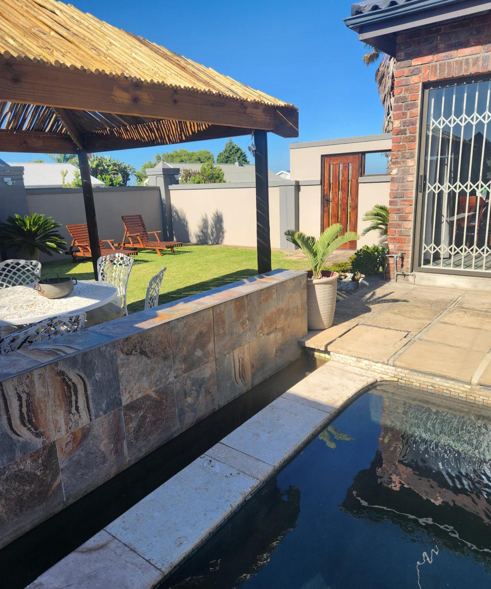 The Wooden Leg Guesthouse Kleinmond Exterior photo